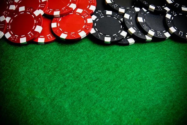 Casino Hold'em table layout showing dealer position, community cards, and player betting zones